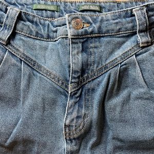 90’s style blue denim balloon jeans